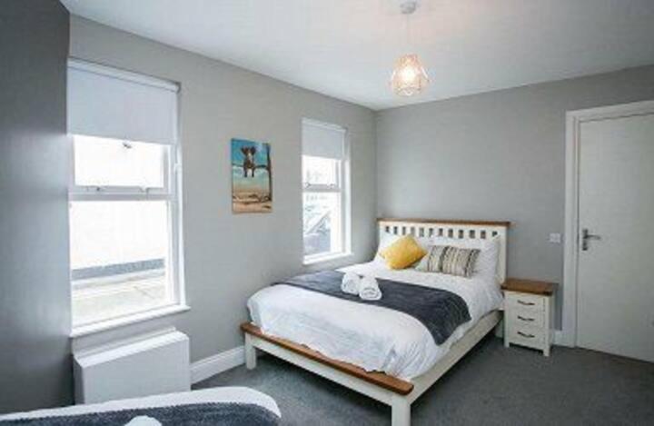 Amazing 3 Bedroom Home, Prime Bt1 Postcode And City Centre Location Belfast Buitenkant foto